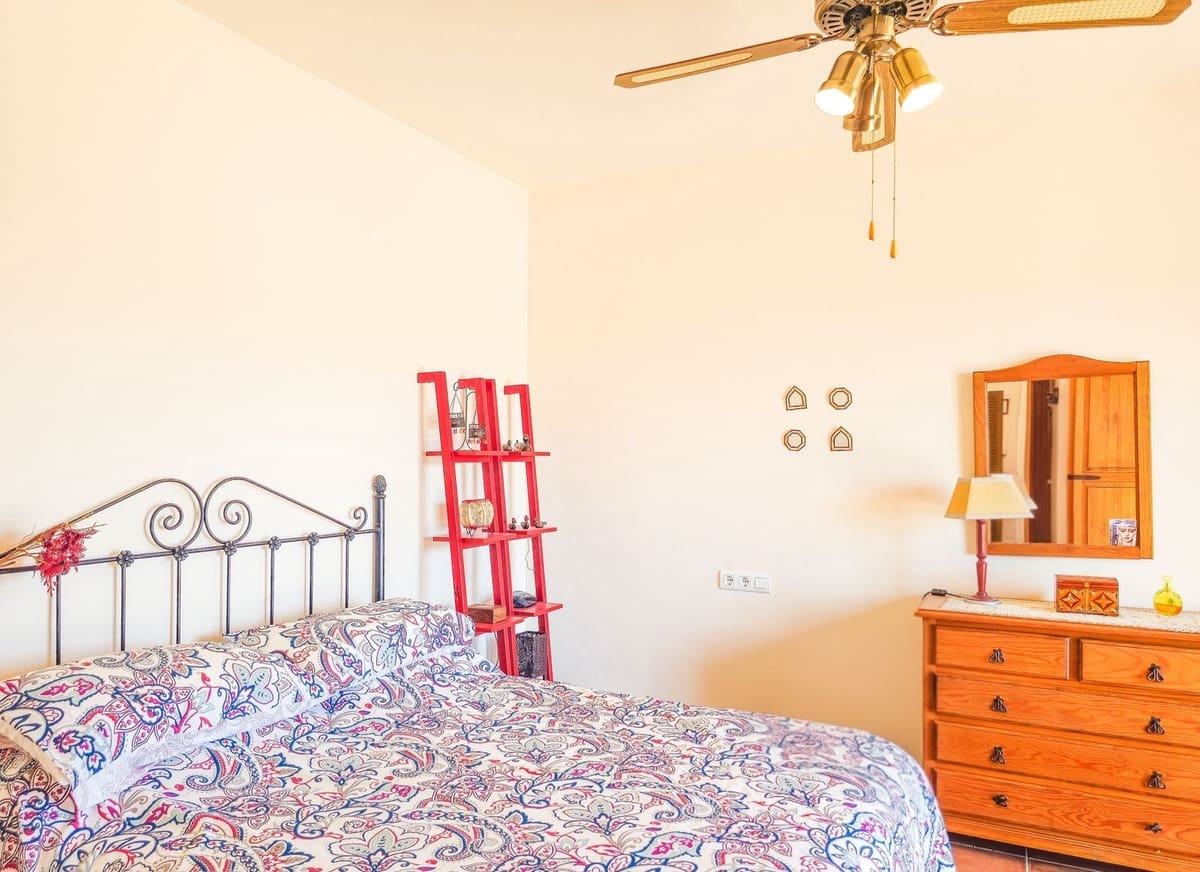 3 bedroom Villa for sale in Arenas with pool garage - € 420,000 (Ref: 9916352)
