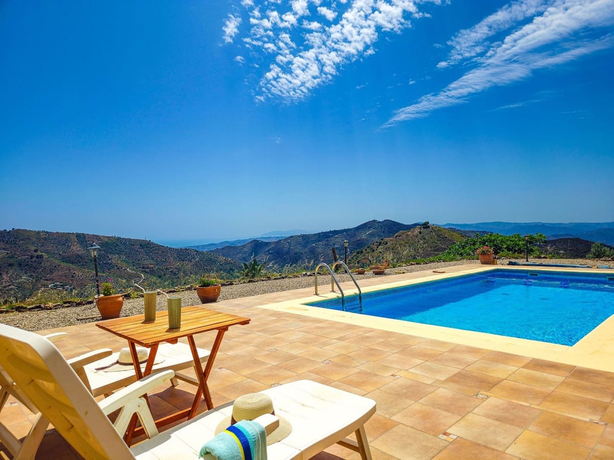 3 bedroom Villa for sale in Arenas with pool garage - € 420,000 (Ref: 9916352)