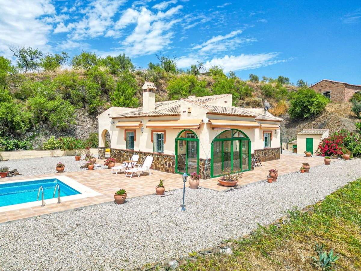 3 bedroom Villa for sale in Arenas with pool garage - € 420,000 (Ref: 9916352)