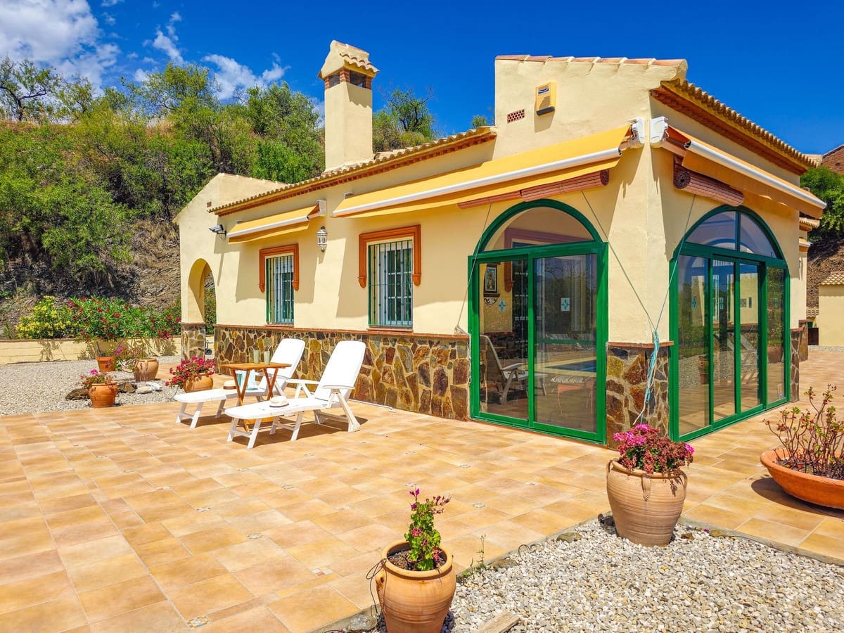 3 bedroom Villa for sale in Arenas with pool garage - € 420,000 (Ref: 9916352)