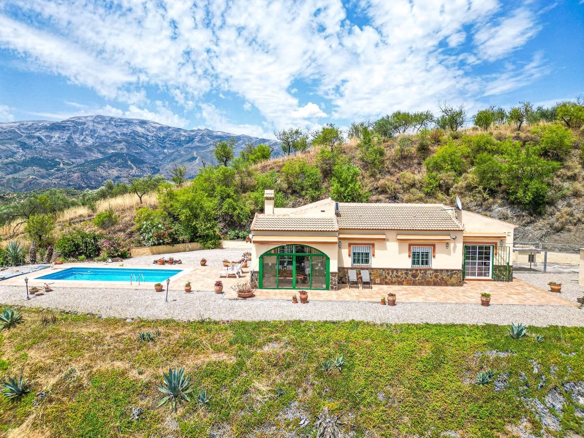 3 bedroom Villa for sale in Arenas with pool garage - € 420,000 (Ref: 9916352)