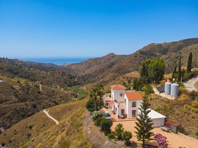 6 soveværelse Villa til salg i Sayalonga med swimmingpool garage - € 699.000 (Ref: 9918612)