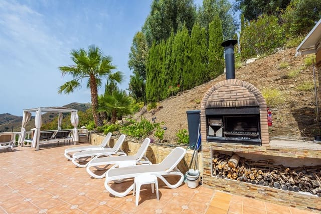 6 soveværelse Villa til salg i Sayalonga med swimmingpool garage - € 699.000 (Ref: 9918612)
