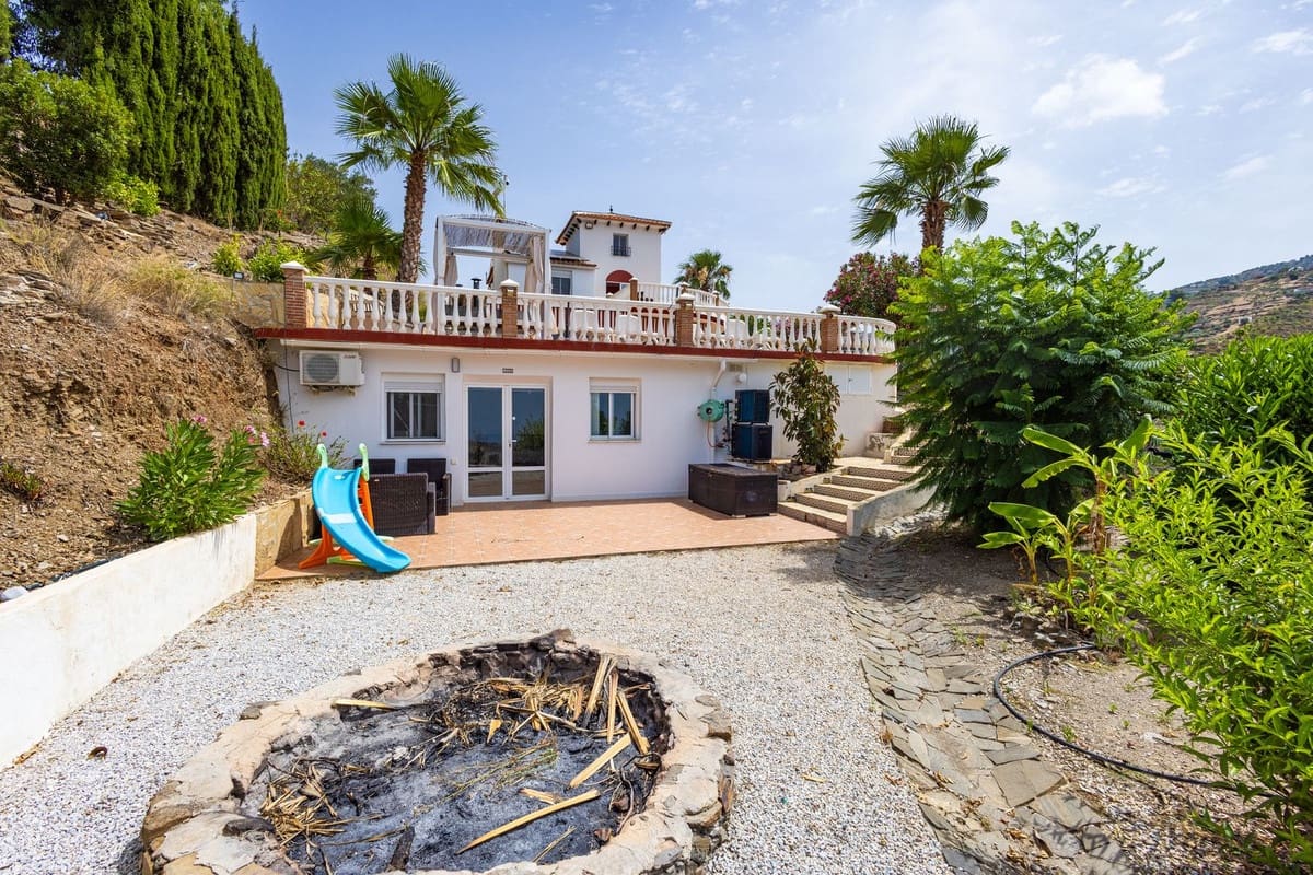 6 soveværelse Villa til salg i Sayalonga med swimmingpool garage - € 699.000 (Ref: 9918612)