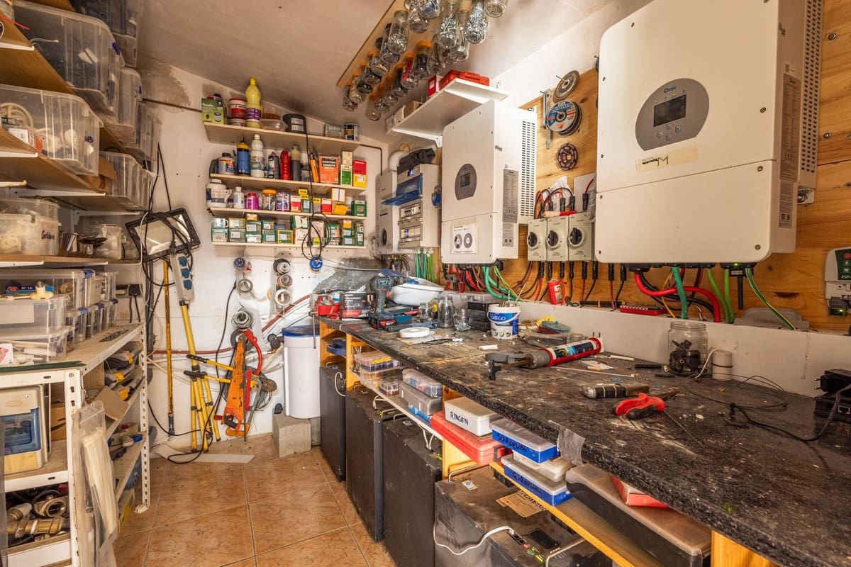 6 soveværelse Villa til salg i Sayalonga med swimmingpool garage - € 699.000 (Ref: 9918612)
