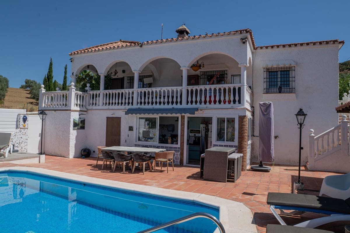 3 sovrum Finca/Hus på landet till salu i Almogia med pool garage - 449 000 € (Ref: 9924931)
