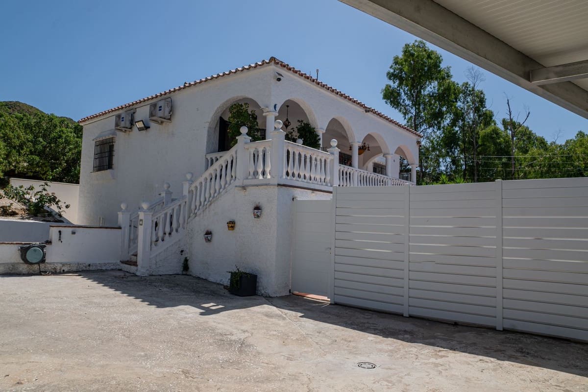 3 sovrum Finca/Hus på landet till salu i Almogia med pool garage - 449 000 € (Ref: 9924931)