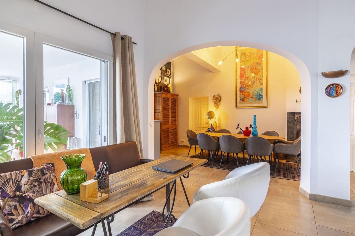 Chalet de 4 habitaciones en Cómpeta en venta con piscina garaje - 995.000 € (Ref: 9928479)