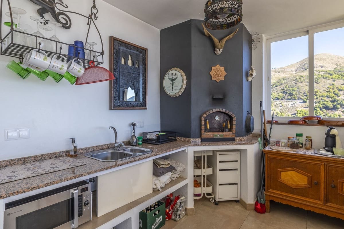 Chalet de 4 habitaciones en Cómpeta en venta con piscina garaje - 995.000 € (Ref: 9928479)