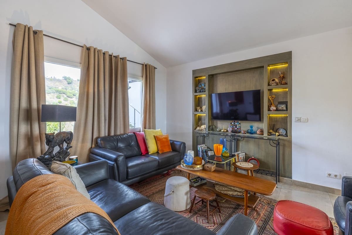 Chalet de 4 habitaciones en Cómpeta en venta con piscina garaje - 995.000 € (Ref: 9928479)