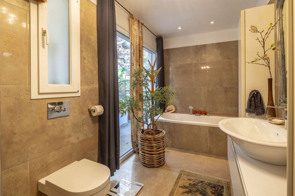 Chalet de 4 habitaciones en Cómpeta en venta con piscina garaje - 995.000 € (Ref: 9928479)
