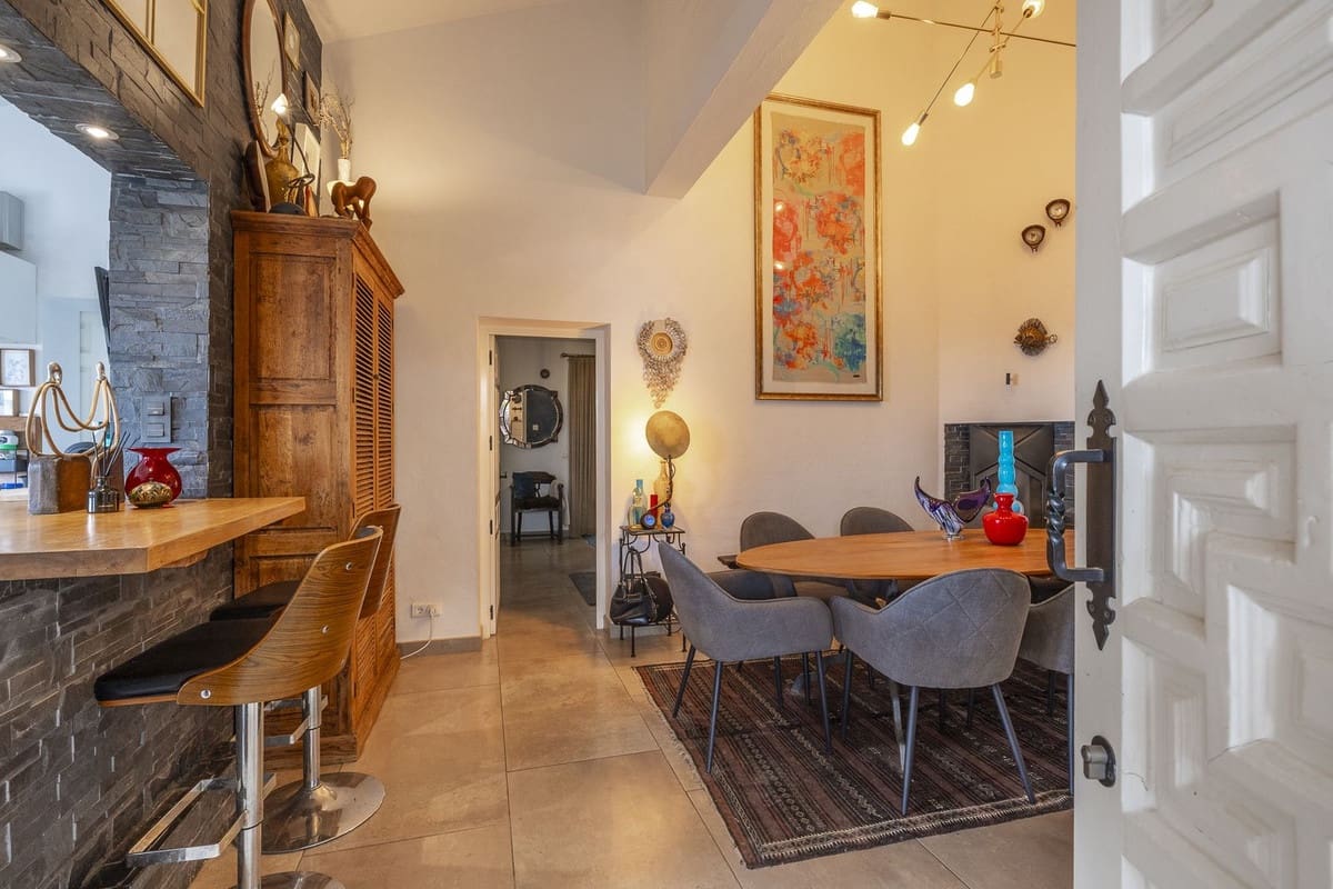 Chalet de 4 habitaciones en Cómpeta en venta con piscina garaje - 995.000 € (Ref: 9928479)
