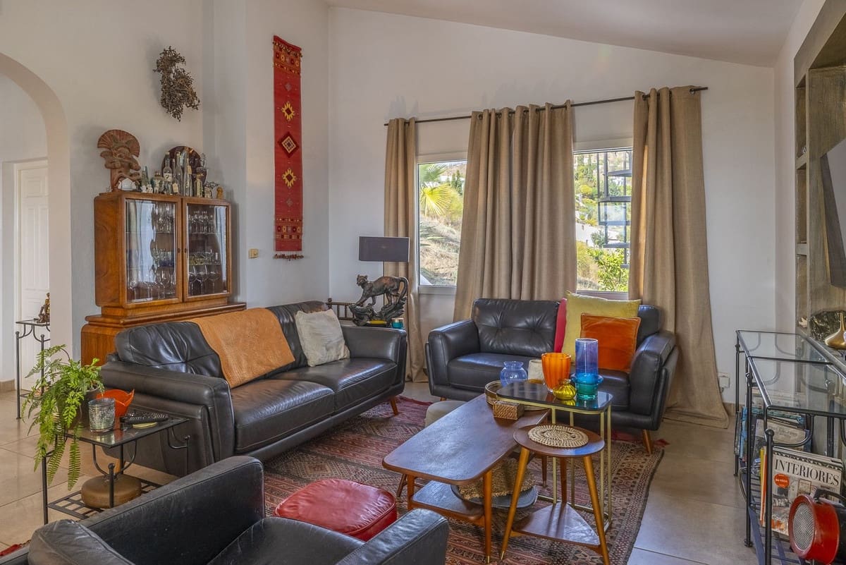 Chalet de 4 habitaciones en Cómpeta en venta con piscina garaje - 995.000 € (Ref: 9928479)