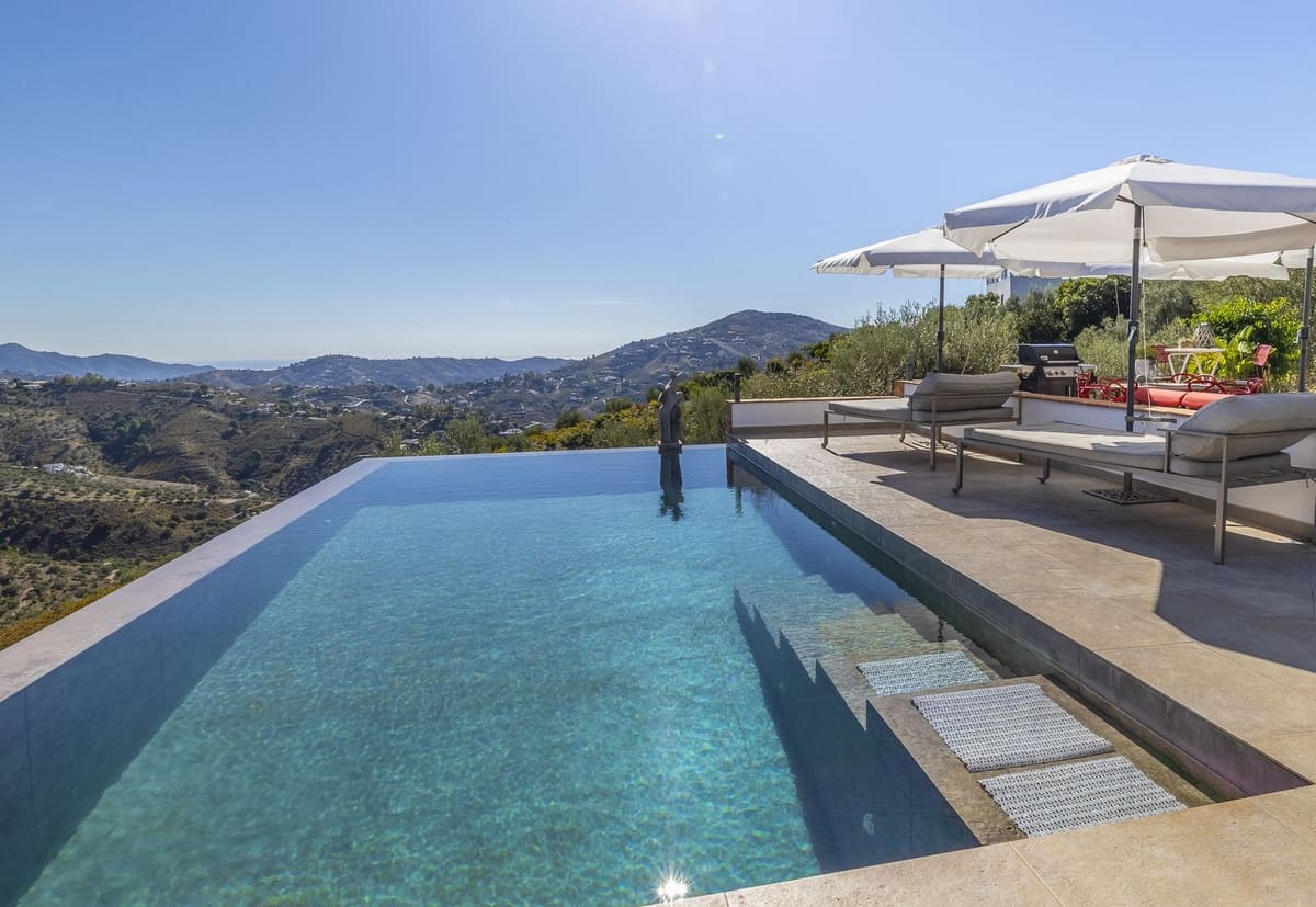 Chalet de 4 habitaciones en Cómpeta en venta con piscina garaje - 995.000 € (Ref: 9928479)