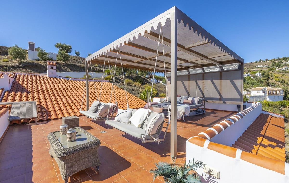 Chalet de 4 habitaciones en Cómpeta en venta con piscina garaje - 995.000 € (Ref: 9928479)