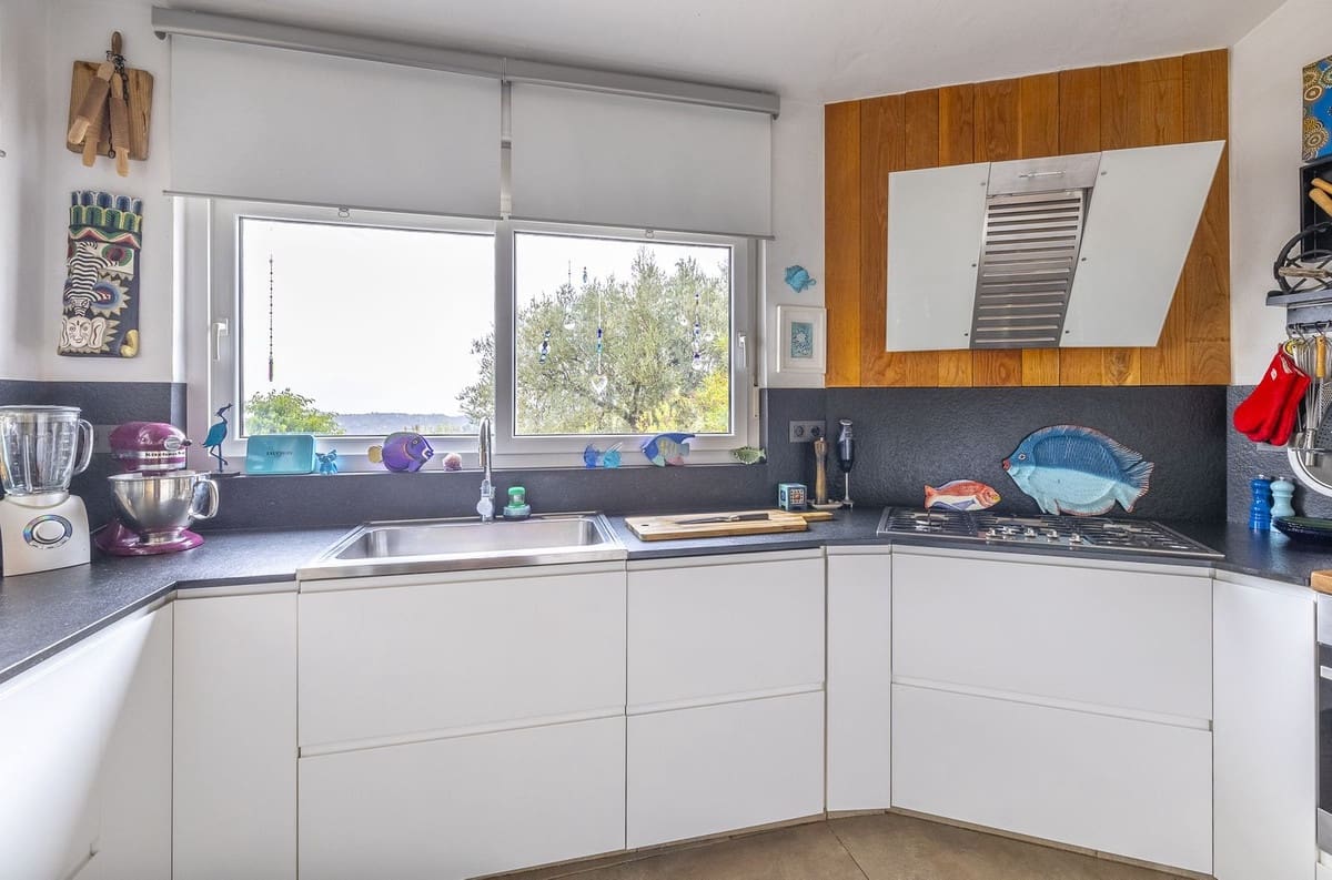 Chalet de 4 habitaciones en Cómpeta en venta con piscina garaje - 995.000 € (Ref: 9928479)
