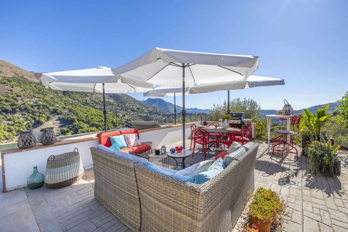 Chalet de 4 habitaciones en Cómpeta en venta con piscina garaje - 995.000 € (Ref: 9928479)