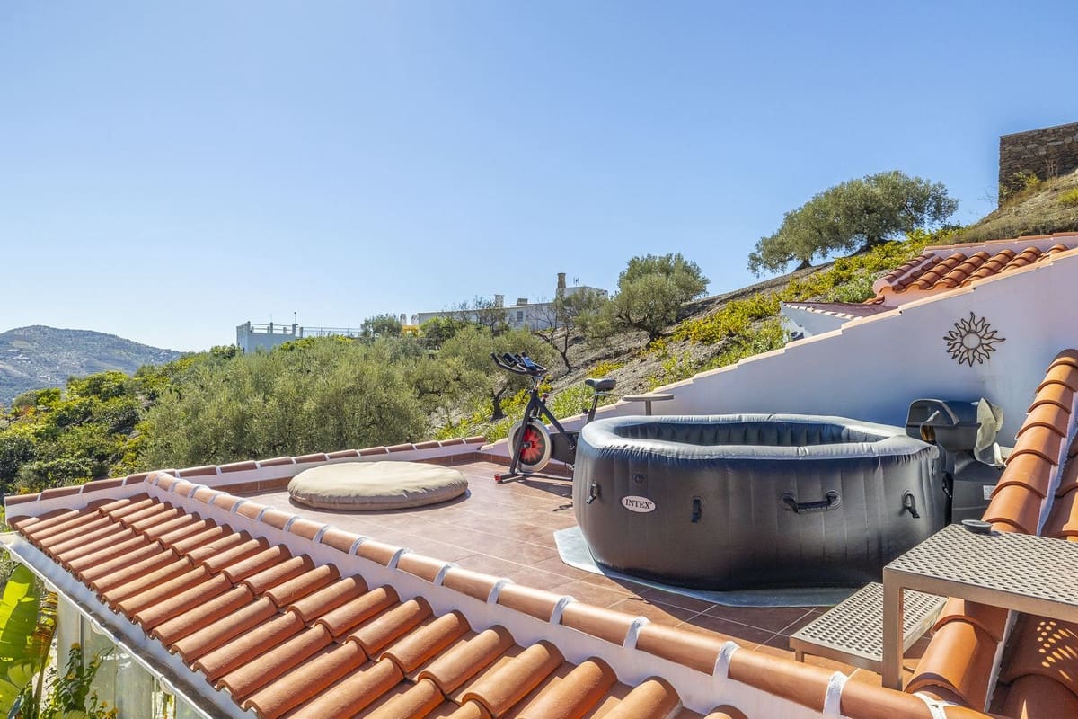 Chalet de 4 habitaciones en Cómpeta en venta con piscina garaje - 995.000 € (Ref: 9928479)