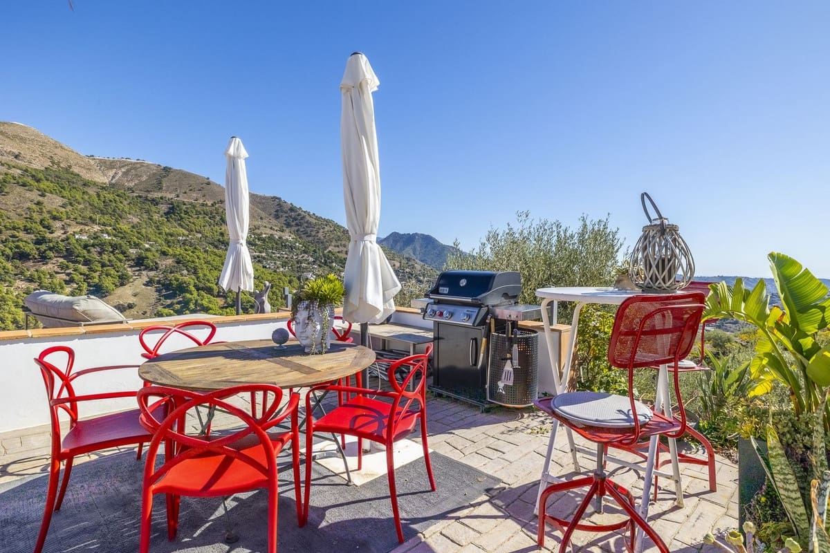 Chalet de 4 habitaciones en Cómpeta en venta con piscina garaje - 995.000 € (Ref: 9928479)