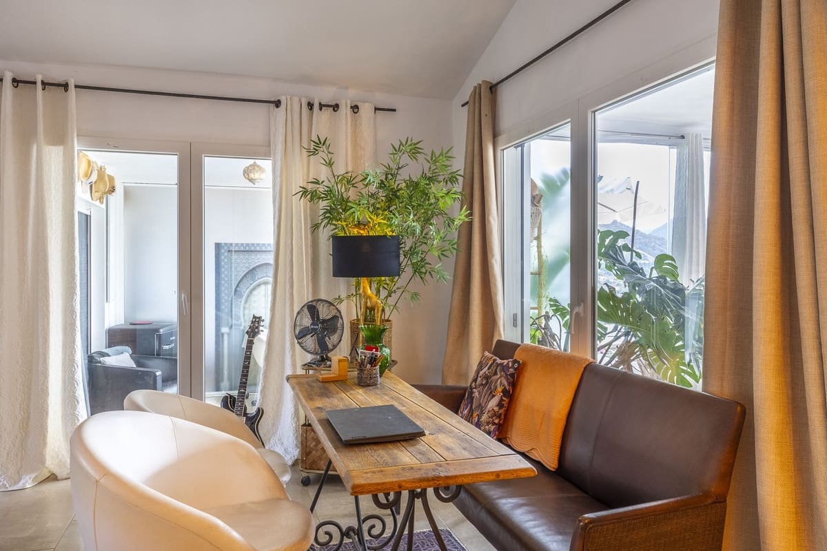 Chalet de 4 habitaciones en Cómpeta en venta con piscina garaje - 995.000 € (Ref: 9928479)