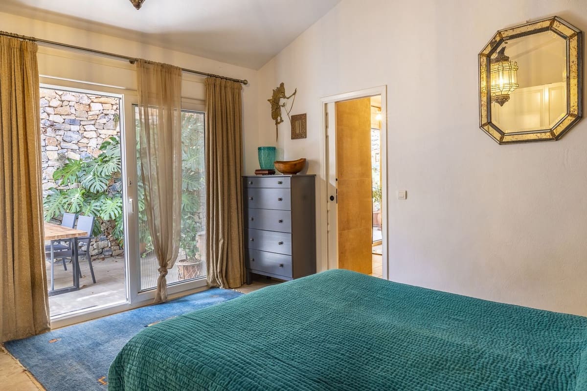 Chalet de 4 habitaciones en Cómpeta en venta con piscina garaje - 995.000 € (Ref: 9928479)