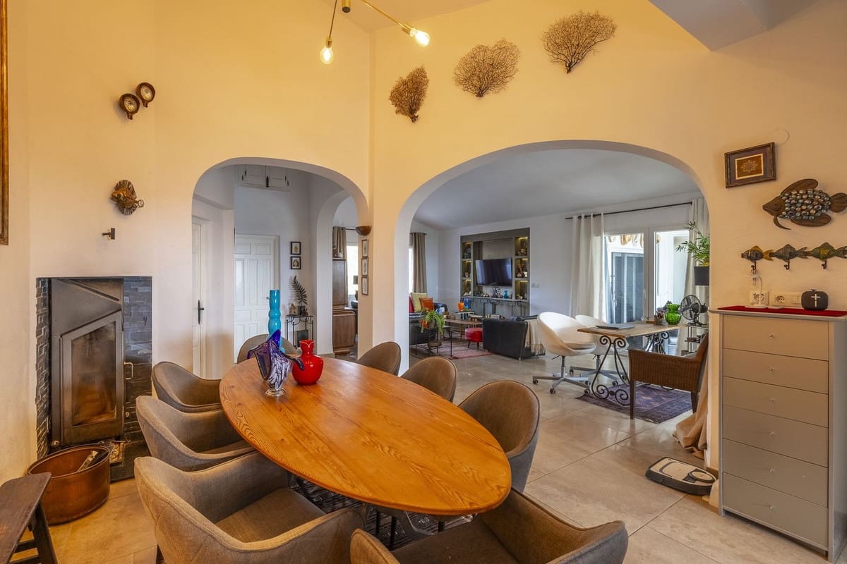 Chalet de 4 habitaciones en Cómpeta en venta con piscina garaje - 995.000 € (Ref: 9928479)