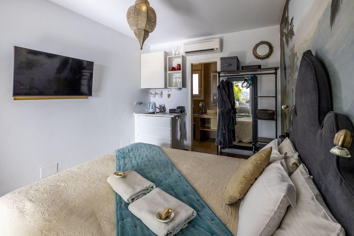Chalet de 4 habitaciones en Cómpeta en venta con piscina garaje - 995.000 € (Ref: 9928479)