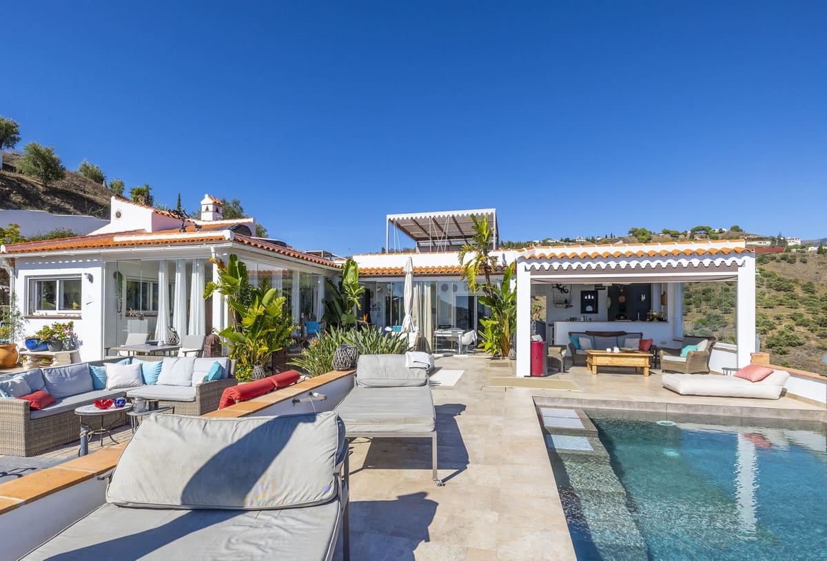 Chalet de 4 habitaciones en Cómpeta en venta con piscina garaje - 995.000 € (Ref: 9928479)