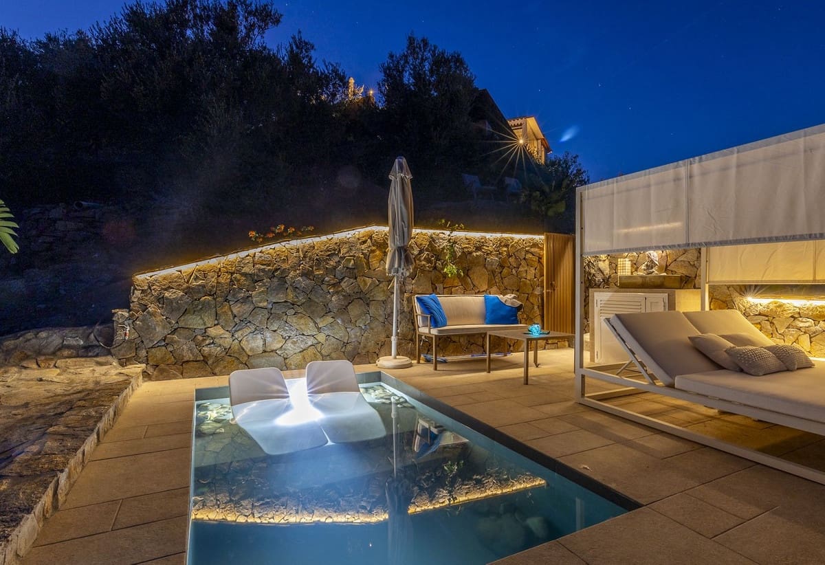 Chalet de 4 habitaciones en Cómpeta en venta con piscina garaje - 995.000 € (Ref: 9928479)