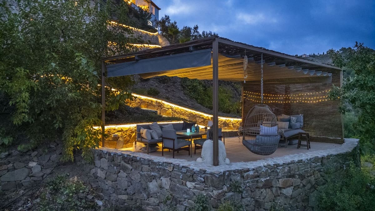 Chalet de 4 habitaciones en Cómpeta en venta con piscina garaje - 995.000 € (Ref: 9928479)