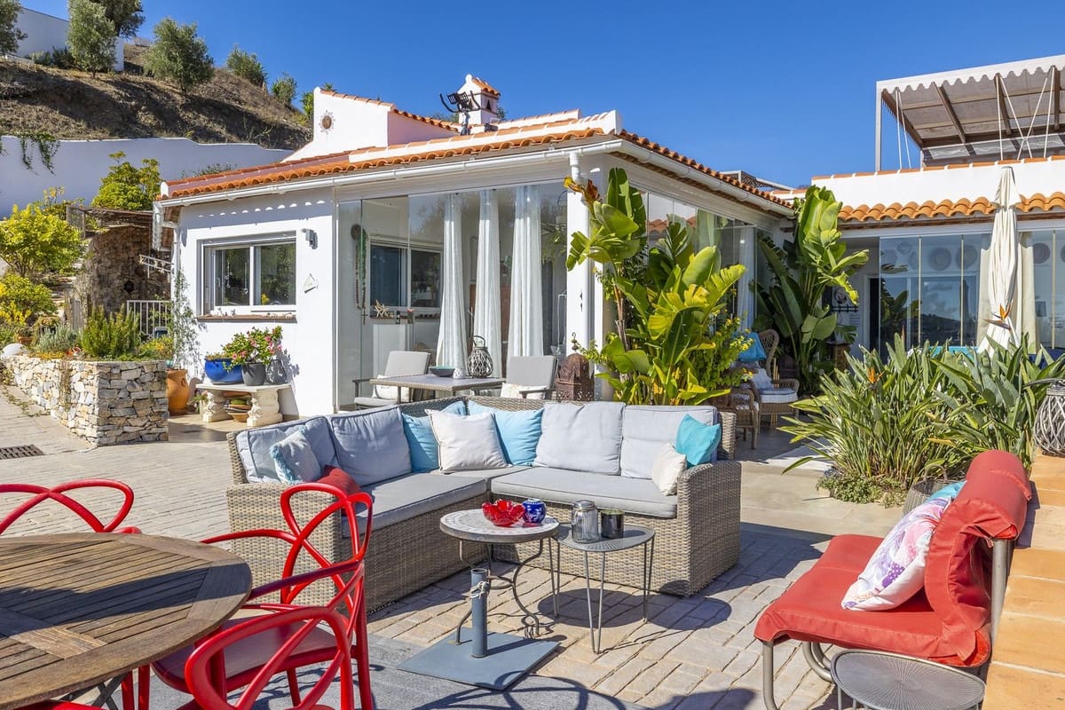 Chalet de 4 habitaciones en Cómpeta en venta con piscina garaje - 995.000 € (Ref: 9928479)