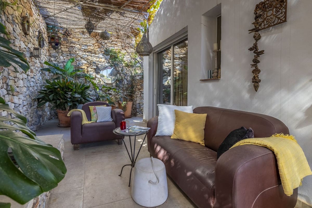 Chalet de 4 habitaciones en Cómpeta en venta con piscina garaje - 995.000 € (Ref: 9928479)