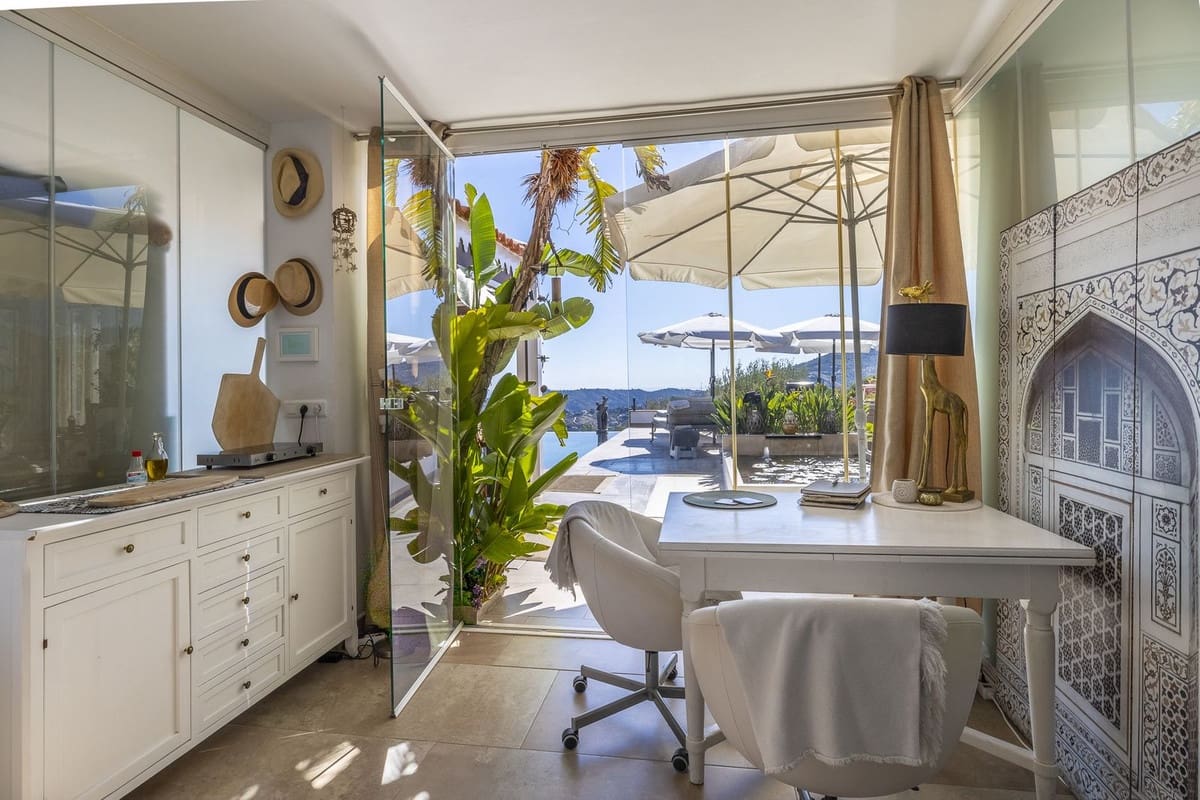 Chalet de 4 habitaciones en Cómpeta en venta con piscina garaje - 995.000 € (Ref: 9928479)
