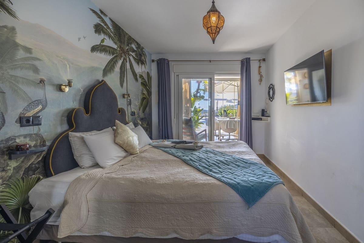 Chalet de 4 habitaciones en Cómpeta en venta con piscina garaje - 995.000 € (Ref: 9928479)