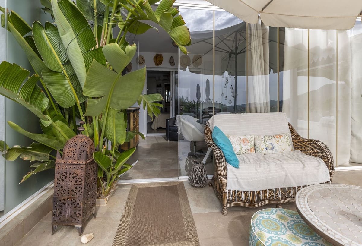 Chalet de 4 habitaciones en Cómpeta en venta con piscina garaje - 995.000 € (Ref: 9928479)