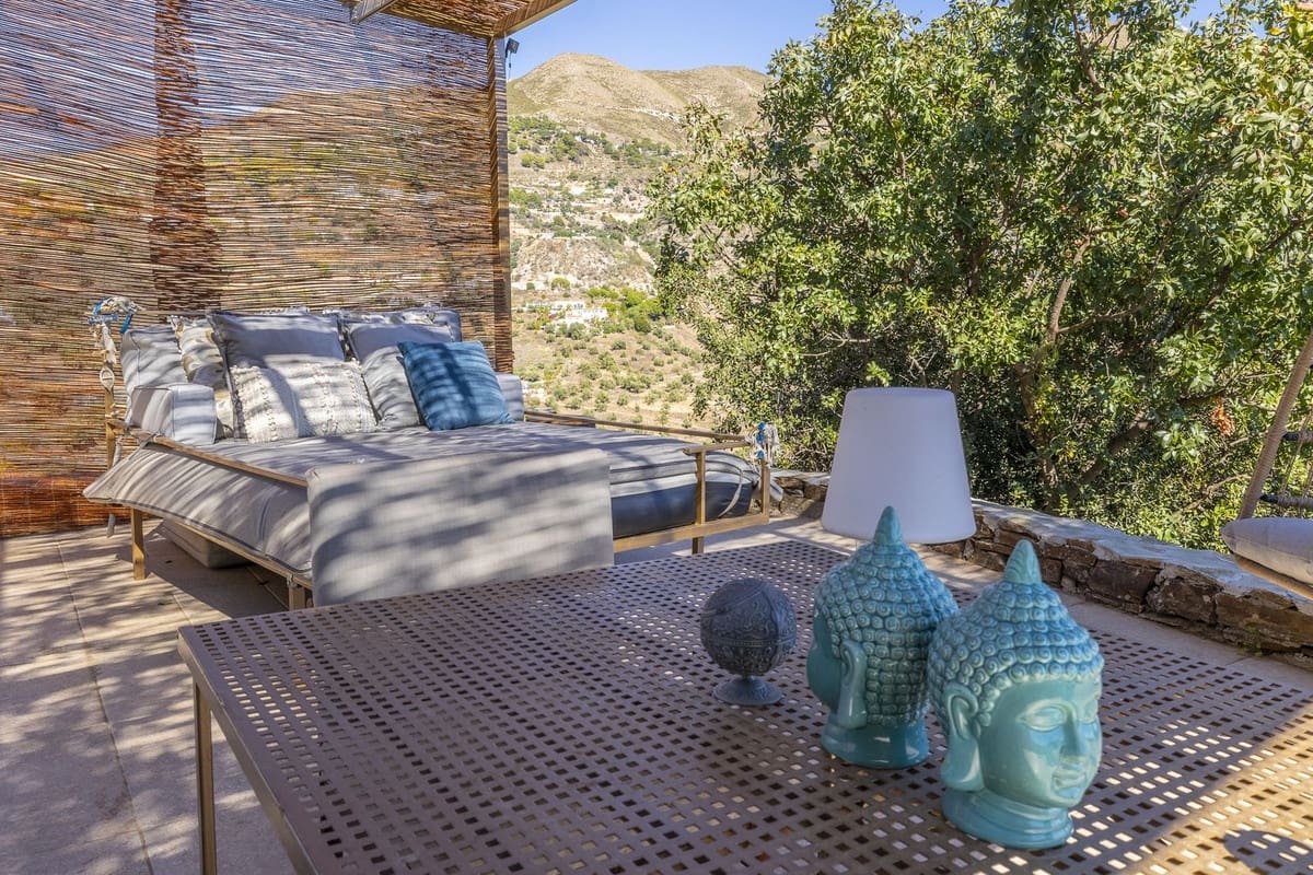 Chalet de 4 habitaciones en Cómpeta en venta con piscina garaje - 995.000 € (Ref: 9928479)