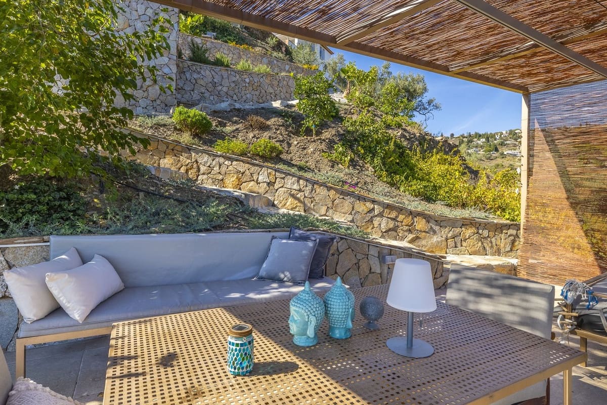 Chalet de 4 habitaciones en Cómpeta en venta con piscina garaje - 995.000 € (Ref: 9928479)