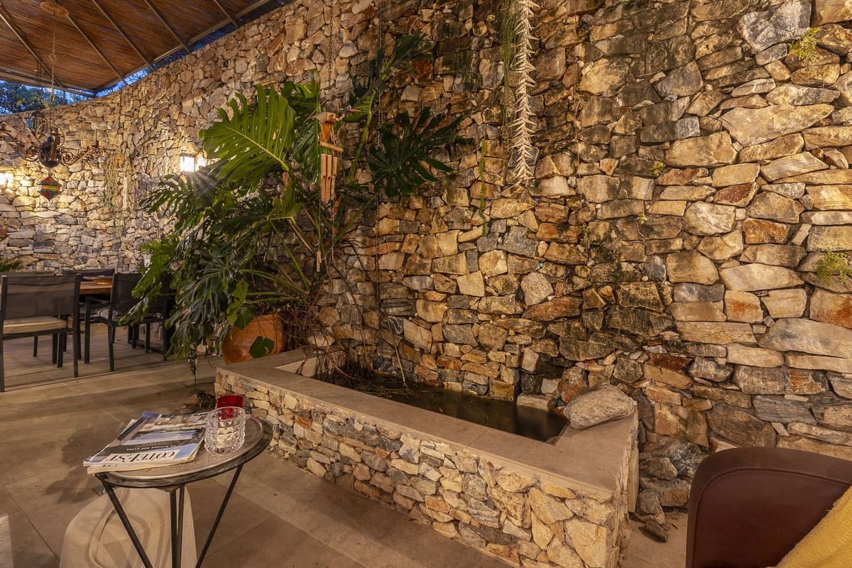 Chalet de 4 habitaciones en Cómpeta en venta con piscina garaje - 995.000 € (Ref: 9928479)