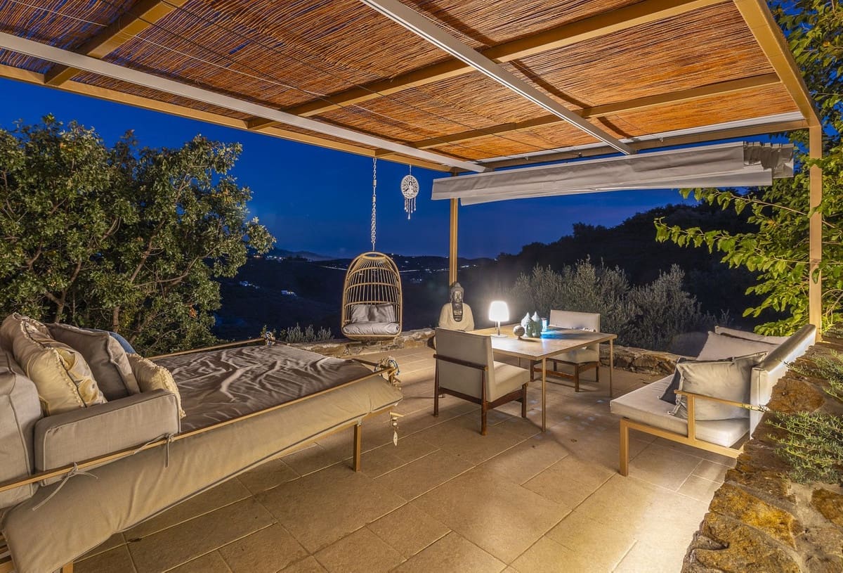 Chalet de 4 habitaciones en Cómpeta en venta con piscina garaje - 995.000 € (Ref: 9928479)