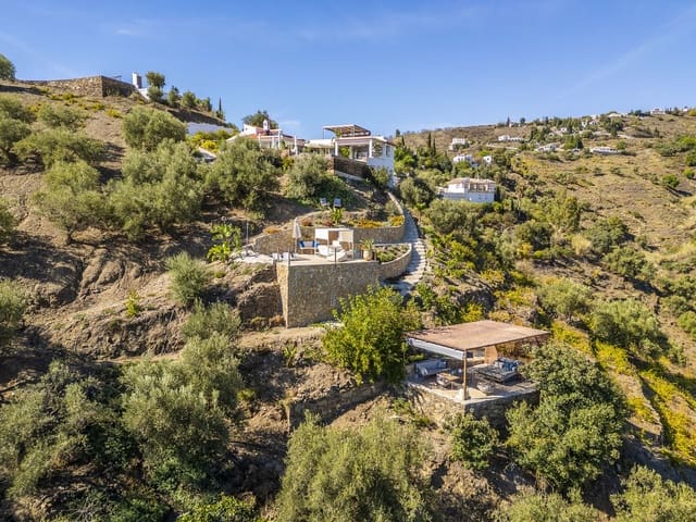 Chalet de 4 habitaciones en Cómpeta en venta con piscina garaje - 995.000 € (Ref: 9928479)