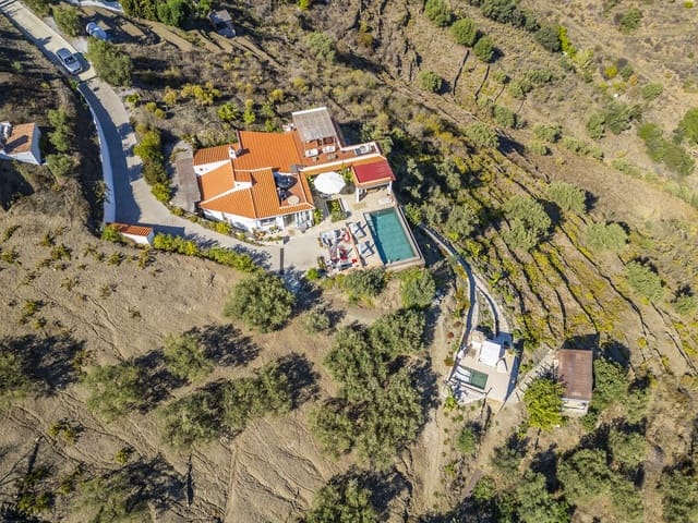 Chalet de 4 habitaciones en Cómpeta en venta con piscina garaje - 995.000 € (Ref: 9928479)