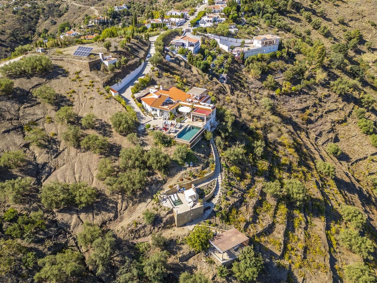 Chalet de 4 habitaciones en Cómpeta en venta con piscina garaje - 995.000 € (Ref: 9928479)