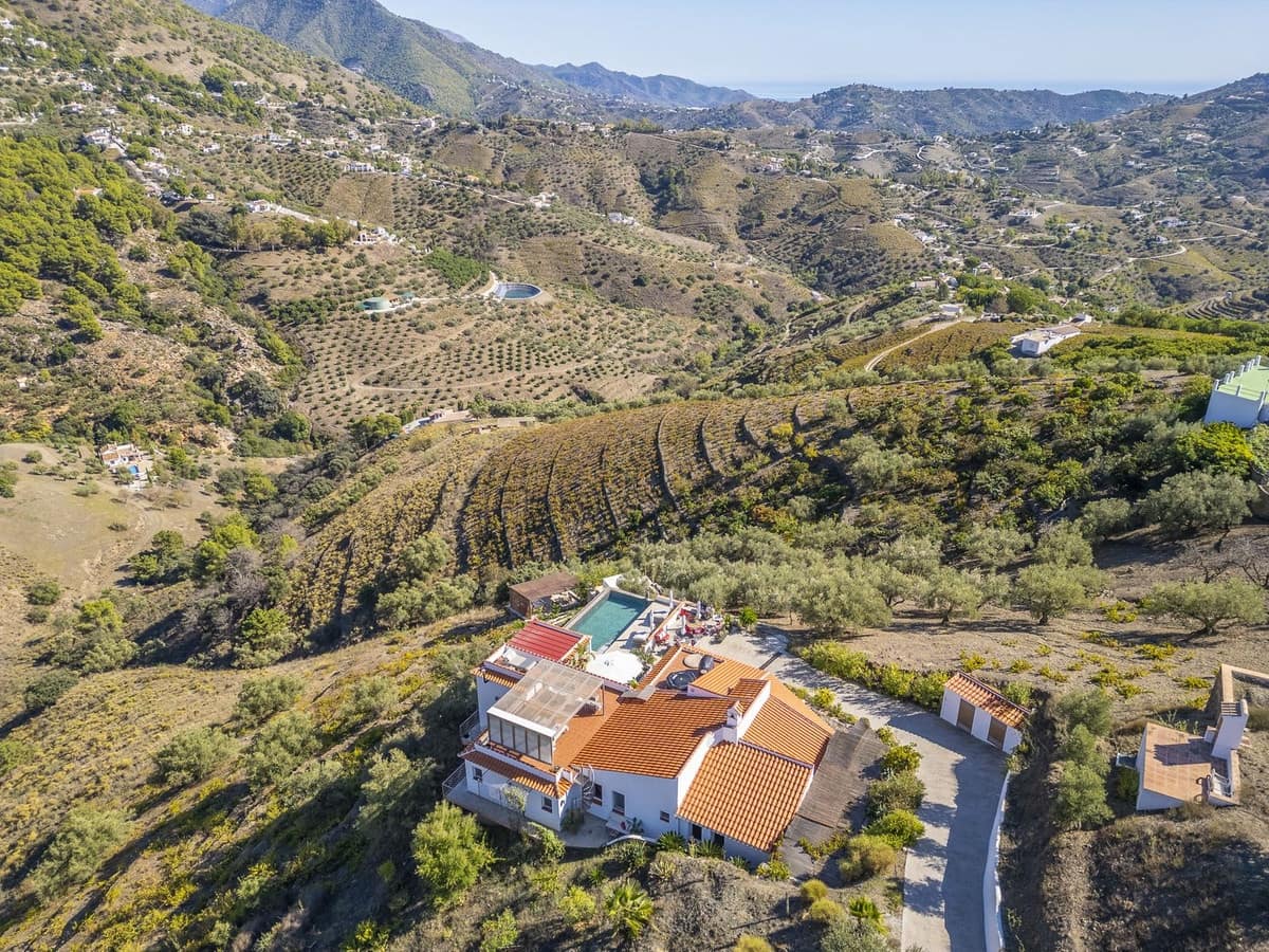 Chalet de 4 habitaciones en Cómpeta en venta con piscina garaje - 995.000 € (Ref: 9928479)