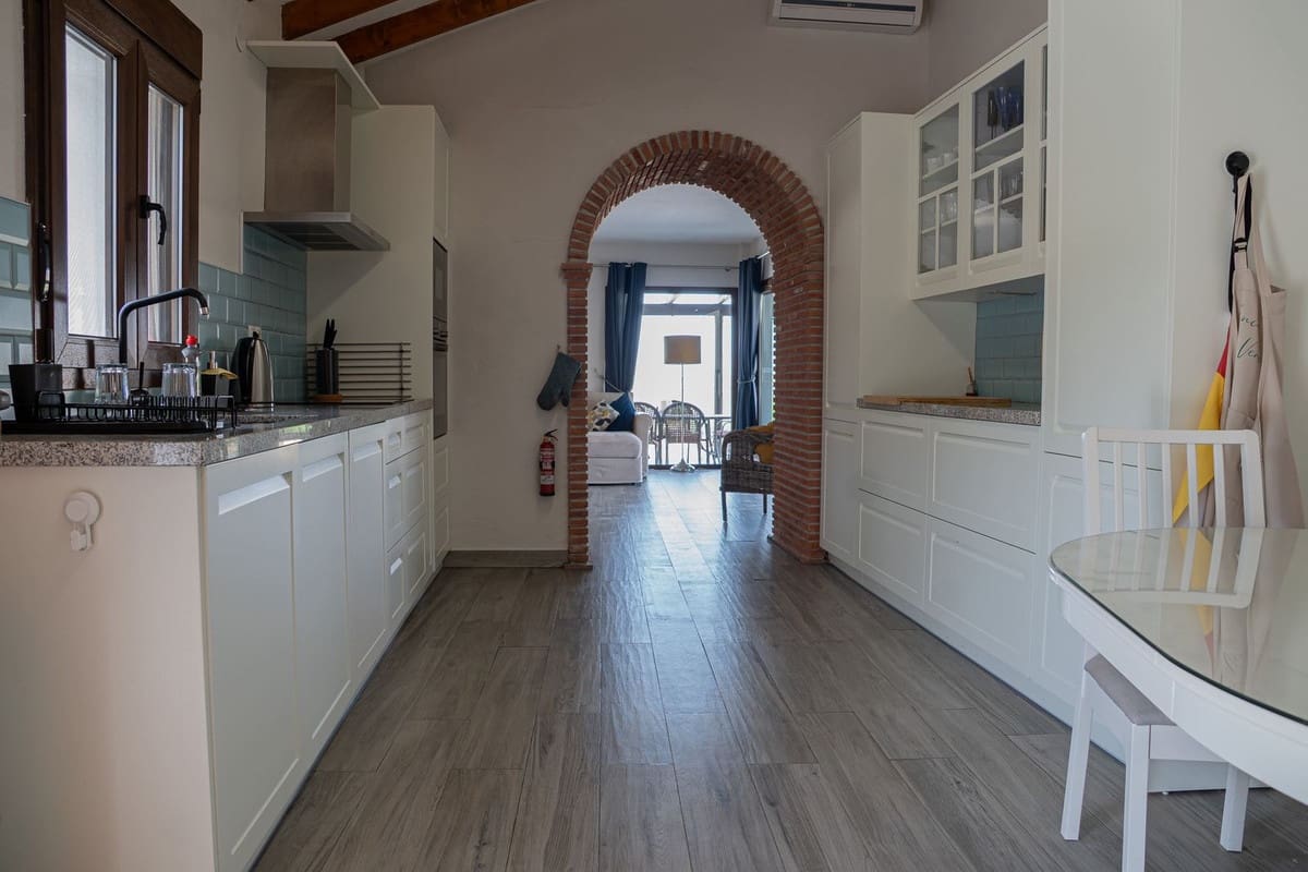 3 bedroom Villa for sale in Alora with pool garage - € 525,000 (Ref: 9929978)