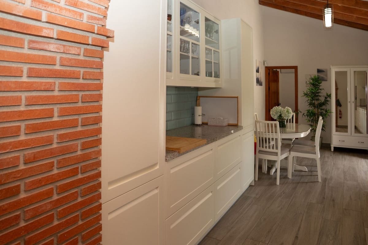 3 bedroom Villa for sale in Alora with pool garage - € 525,000 (Ref: 9929978)
