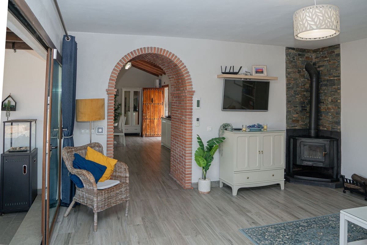 3 bedroom Villa for sale in Alora with pool garage - € 525,000 (Ref: 9929978)