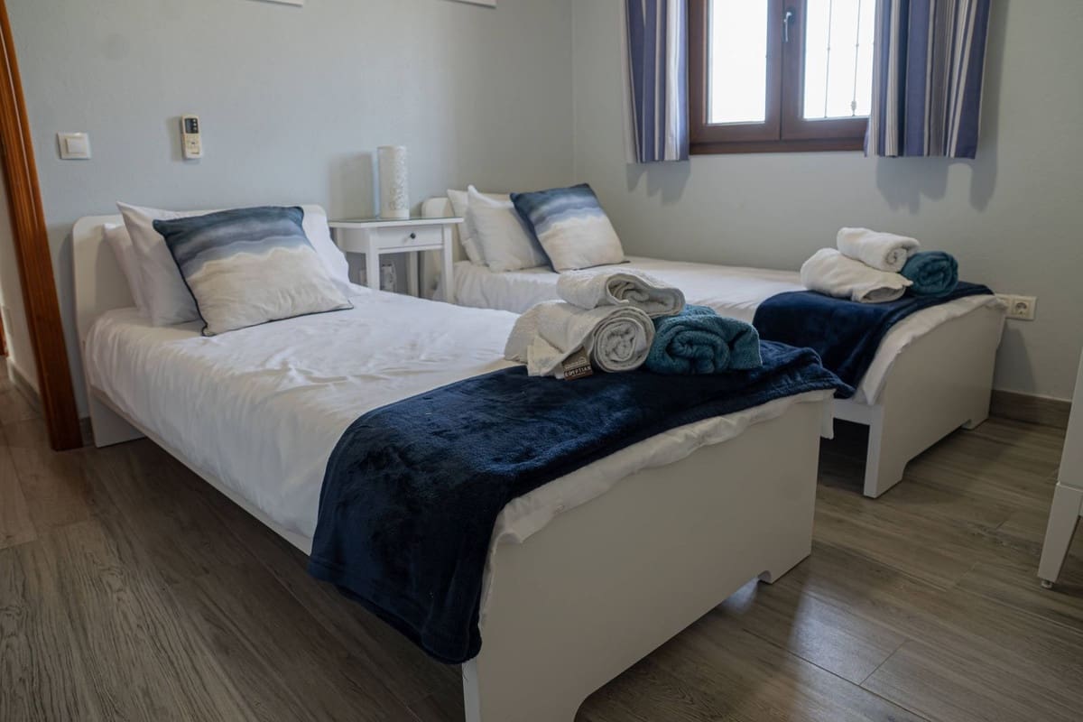 3 bedroom Villa for sale in Alora with pool garage - € 525,000 (Ref: 9929978)