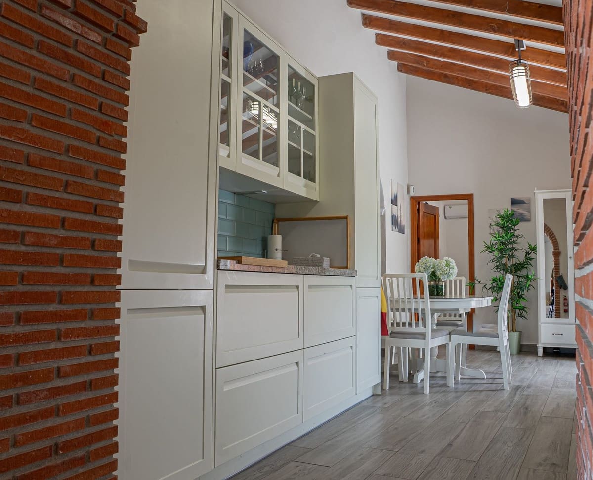 3 bedroom Villa for sale in Alora with pool garage - € 525,000 (Ref: 9929978)