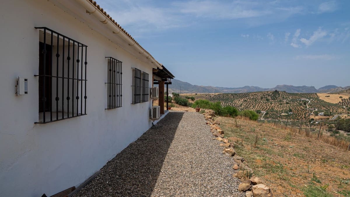 3 bedroom Villa for sale in Alora with pool garage - € 525,000 (Ref: 9929978)