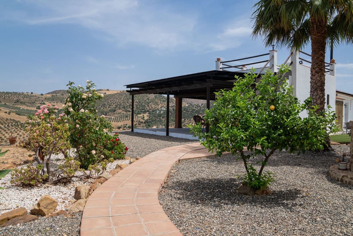 3 bedroom Villa for sale in Alora with pool garage - € 525,000 (Ref: 9929978)